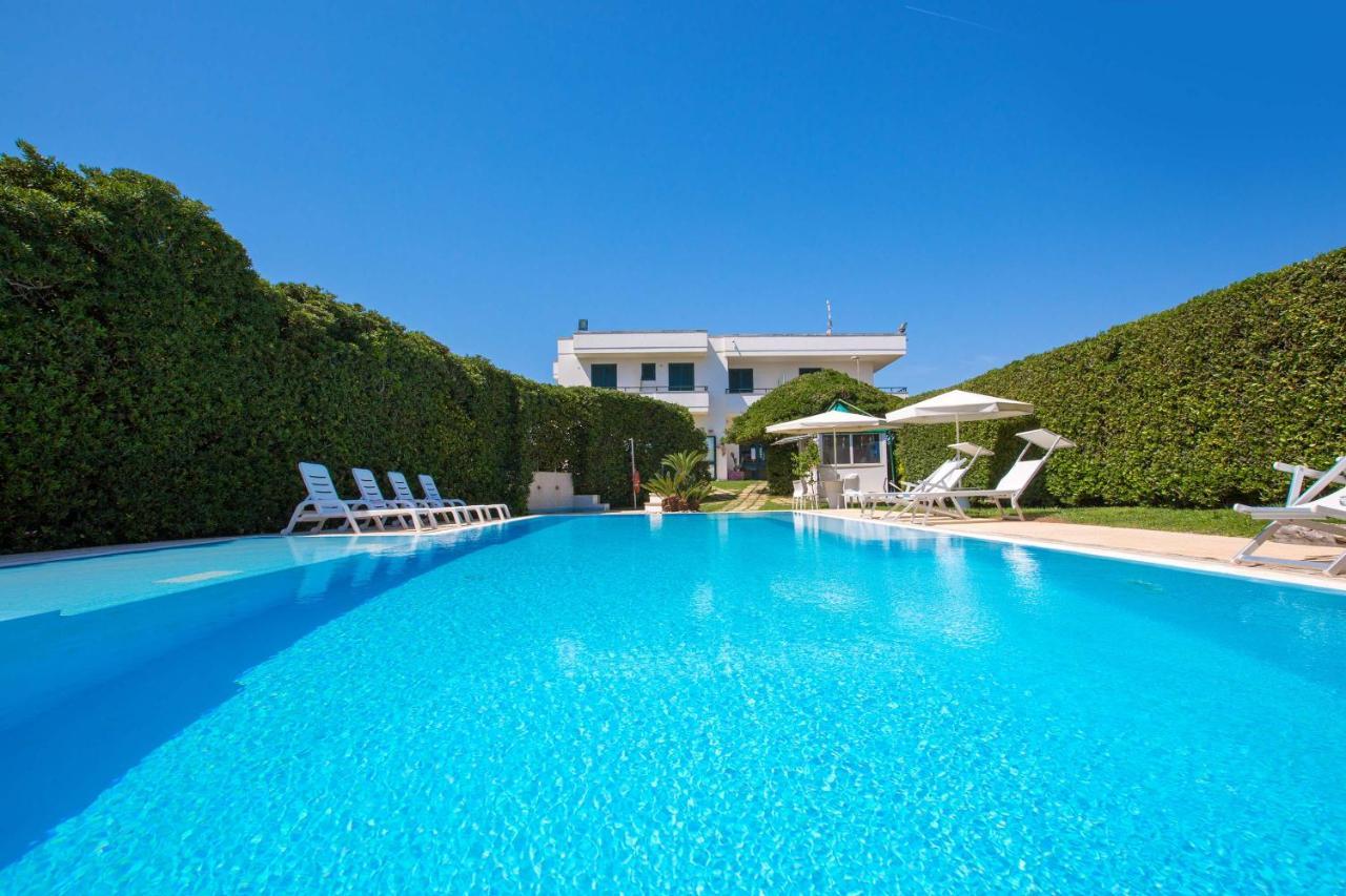 Residence Punta Cassano - In Piscina Sulla Spiaggia Di Sabbia San Foca Exterior foto
