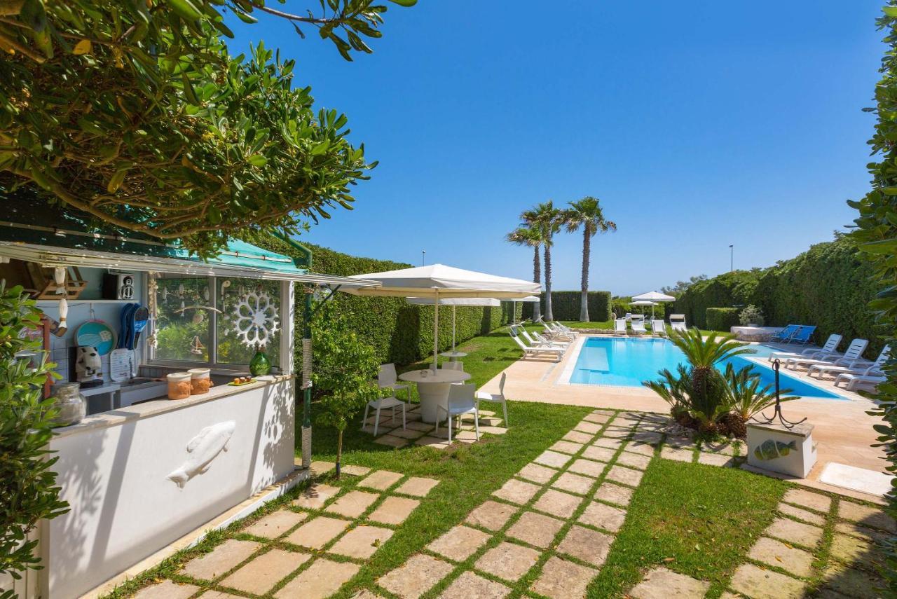 Residence Punta Cassano - In Piscina Sulla Spiaggia Di Sabbia San Foca Exterior foto